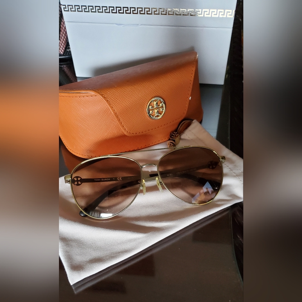 TORY BURCH Sunglasses W/Pouch And Storage Case